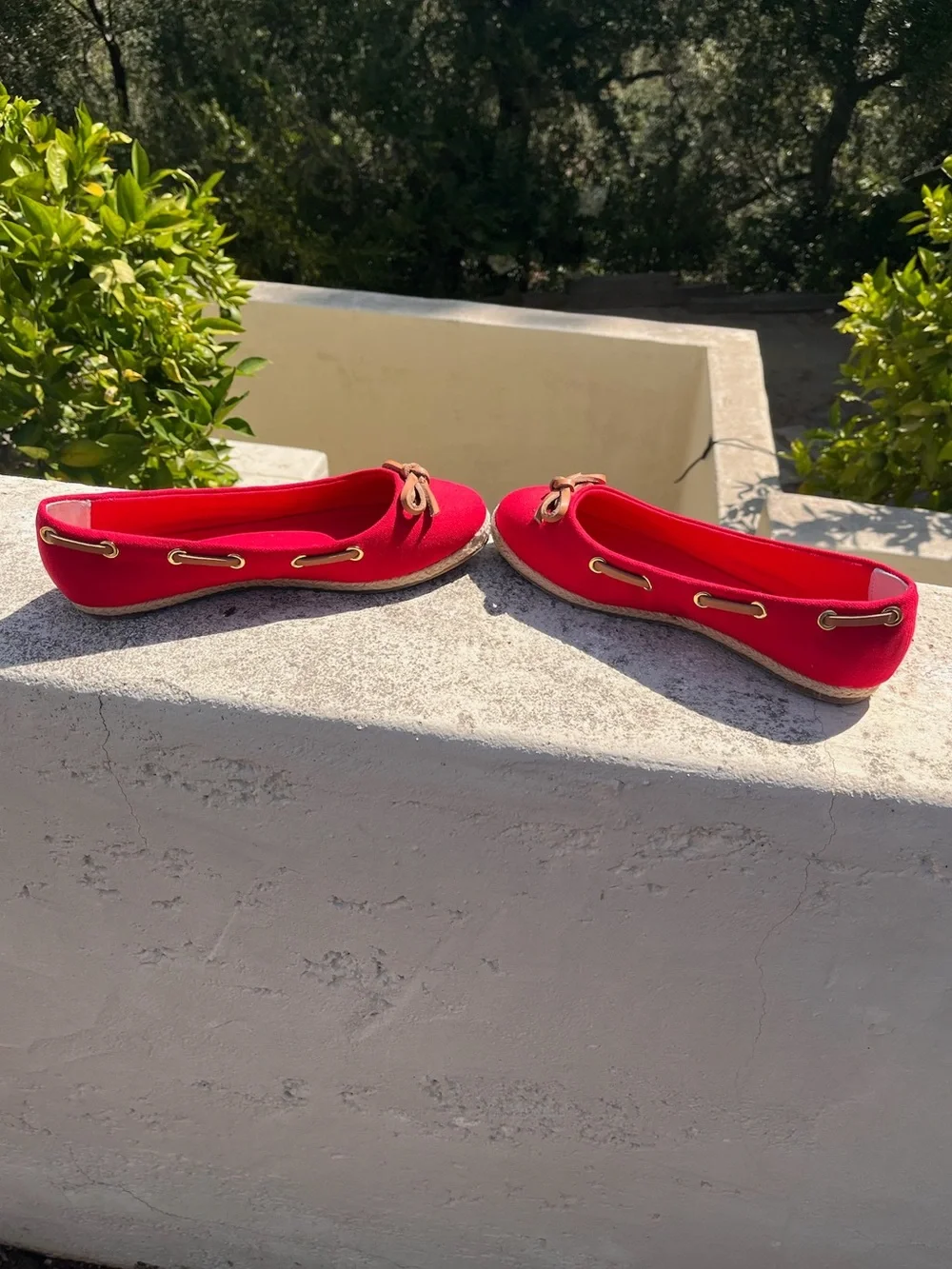 NWOT Talbots flat canvas skimmers with leather lacing - Size 7 1/2